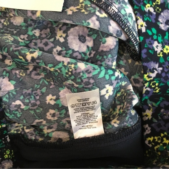 LOFT Mid Rise Wide Leg Crop Pants - Picture 6 of 6